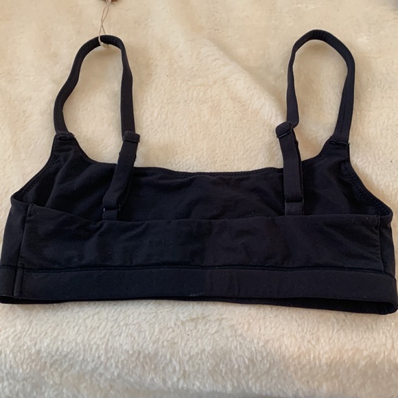 SKIMS (Black) Buttery Soft Scoop Neck Bra - Picture 7 of 10